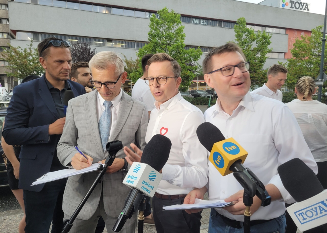 Politycy Koalicji Obywatelskiej zbierają podpisy pod listą do Sejmu
