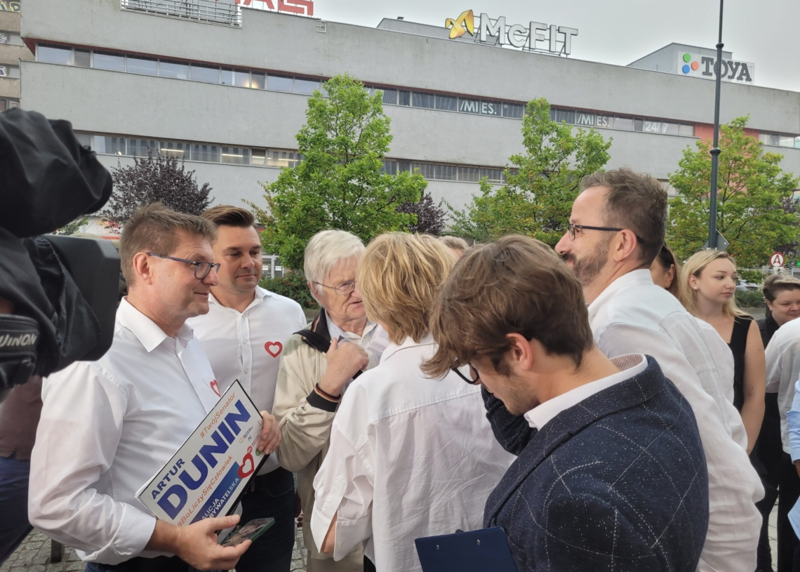 Politycy Koalicji Obywatelskiej zbierają podpisy pod listą do Sejmu