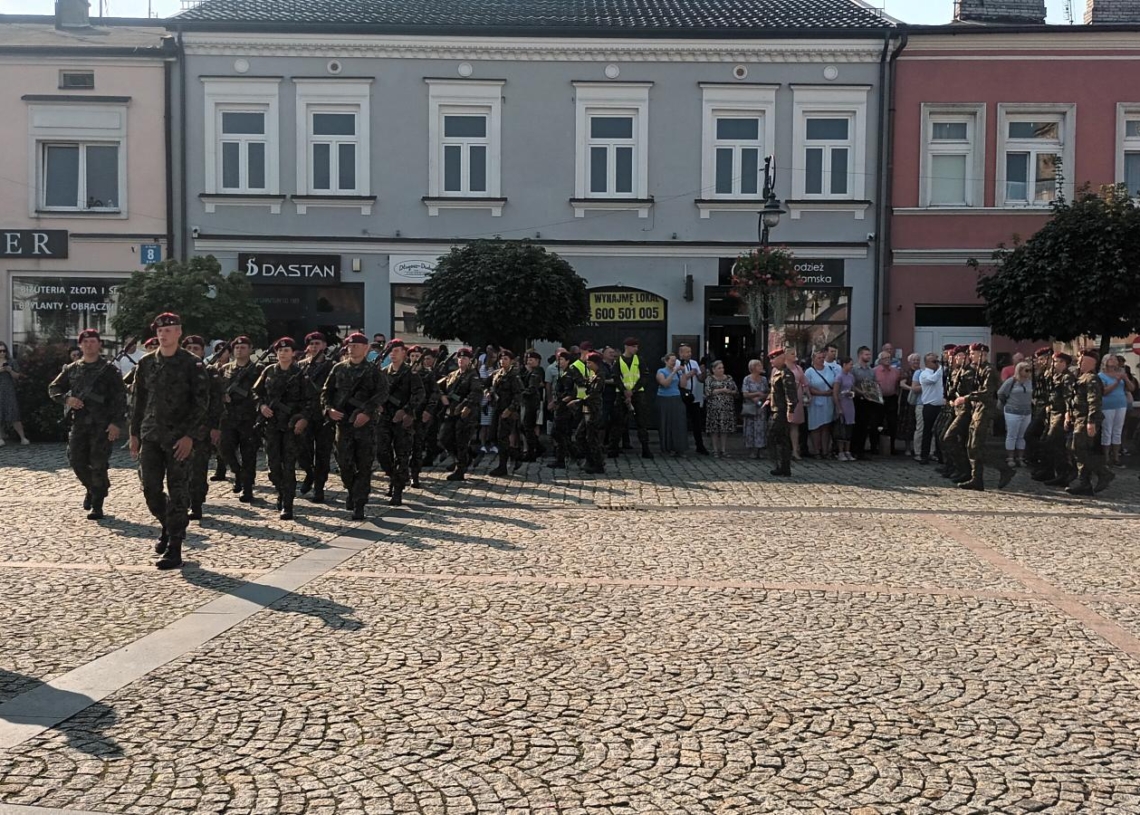 Przysięga w Skierniewicach. 90 żołnierzy pasywnej rezerwy złożyło ślubowanie [ZDJĘCIA]