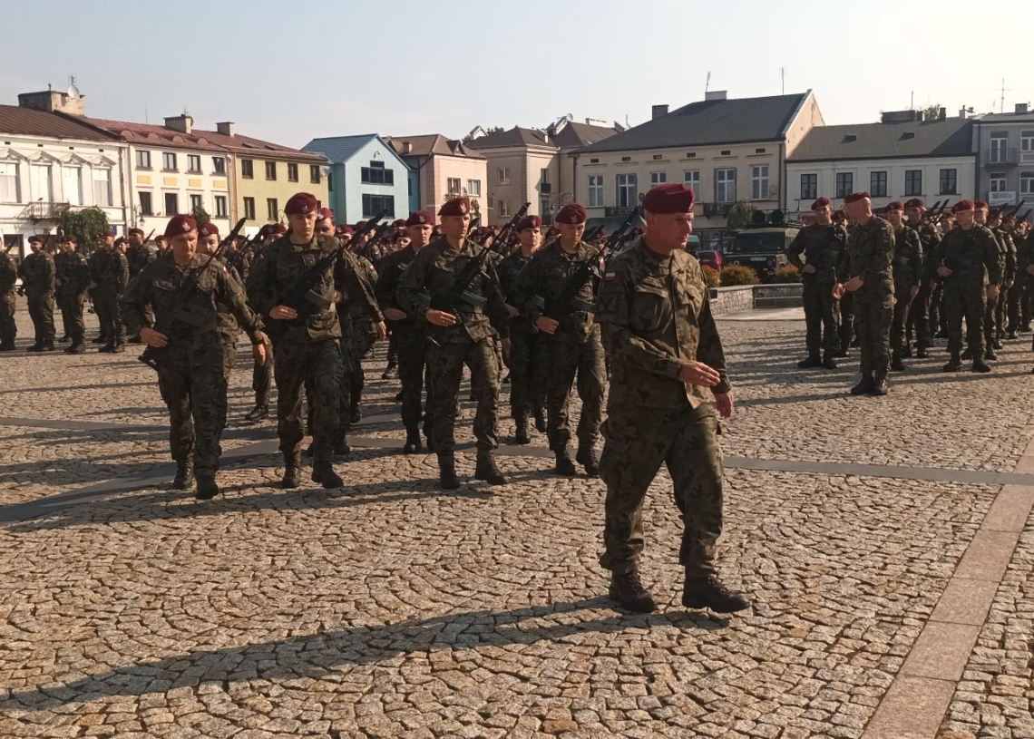 Przysięga w Skierniewicach. 90 żołnierzy pasywnej rezerwy złożyło ślubowanie [ZDJĘCIA]