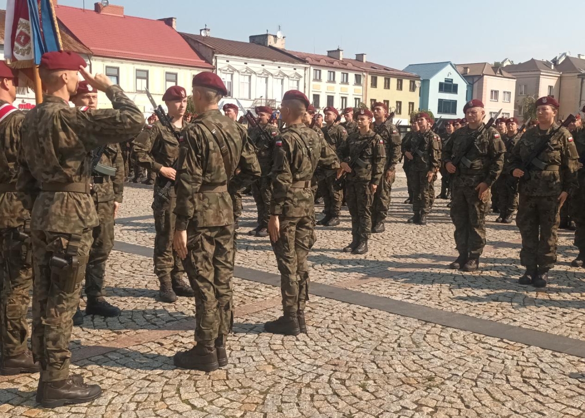 Przysięga w Skierniewicach. 90 żołnierzy pasywnej rezerwy złożyło ślubowanie [ZDJĘCIA]