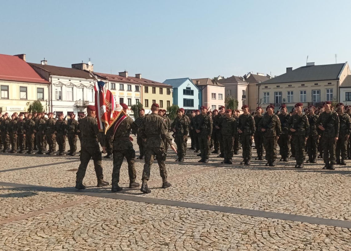 Przysięga w Skierniewicach. 90 żołnierzy pasywnej rezerwy złożyło ślubowanie [ZDJĘCIA]