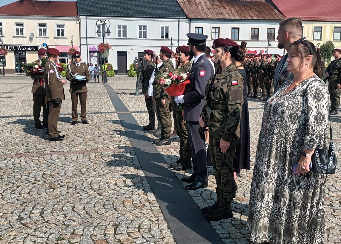 Przysięga w Skierniewicach. 90 żołnierzy pasywnej rezerwy złożyło ślubowanie [ZDJĘCIA]