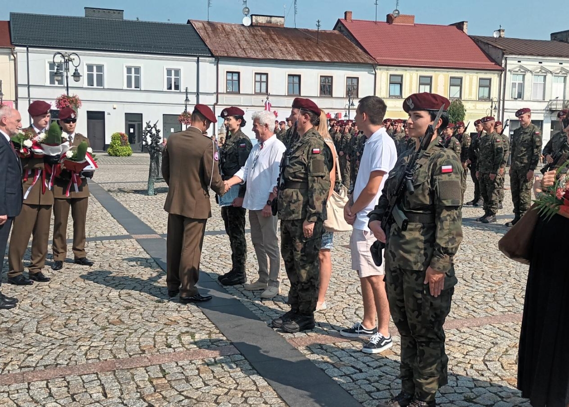 Przysięga w Skierniewicach. 90 żołnierzy pasywnej rezerwy złożyło ślubowanie [ZDJĘCIA]