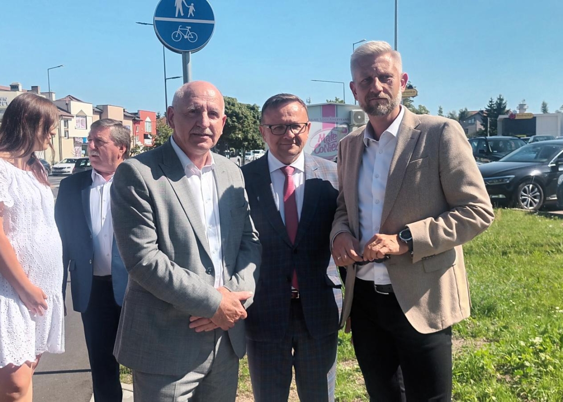 Zakończyła się największa inwestycja drogowa w historii powiatu zgierskiego [ZDJĘCIA]