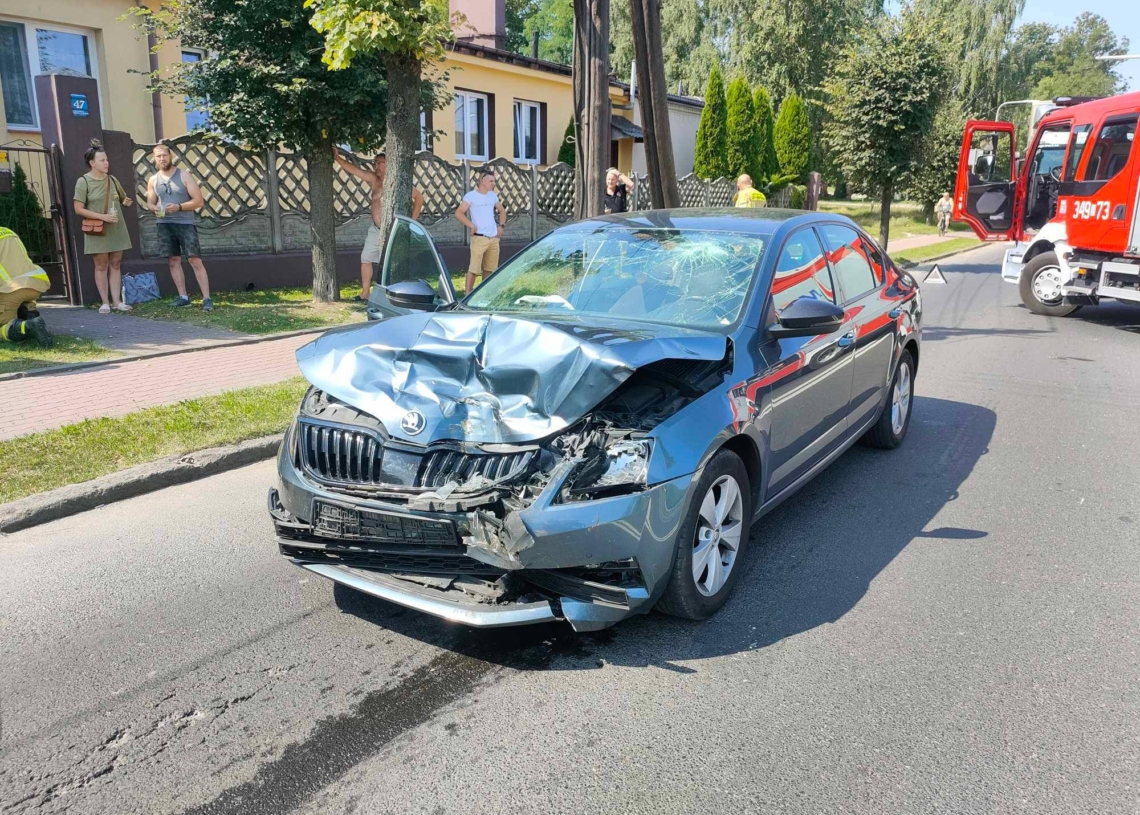 Wypadek w Sulejowie. Zderzenie ciężarówki z osobówką