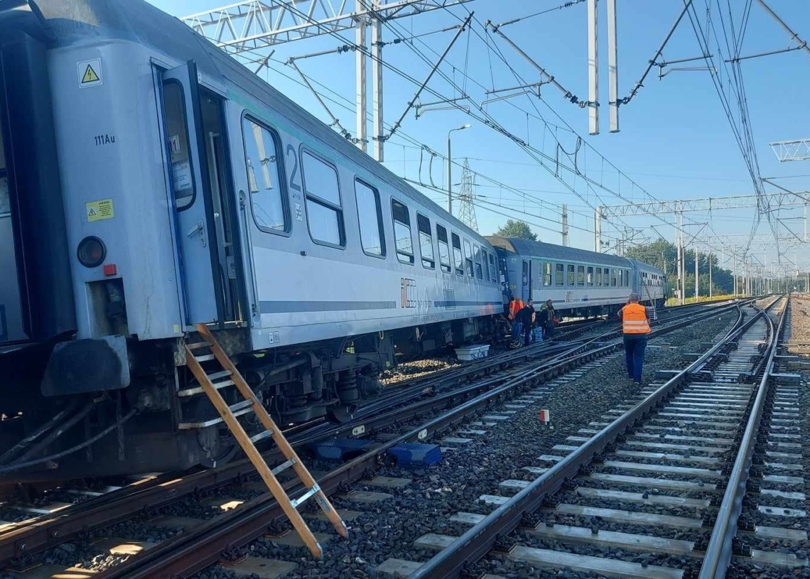 Wykolejenie pociągu w Zgierzu. Podróżowało nim 126 osób