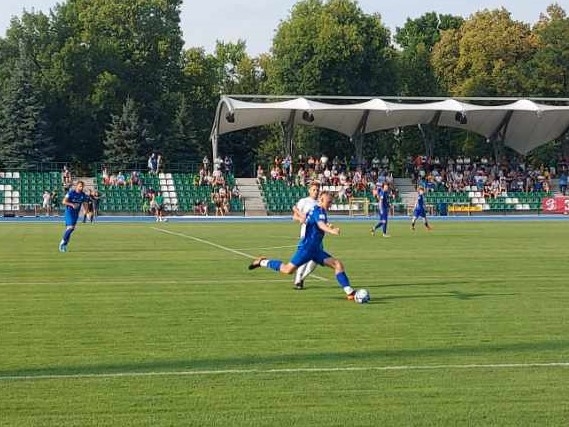 Unia lepsza od Warty w 3-ligowych derbach województwa. Lechia i GKS wciąż z kompletem punktów