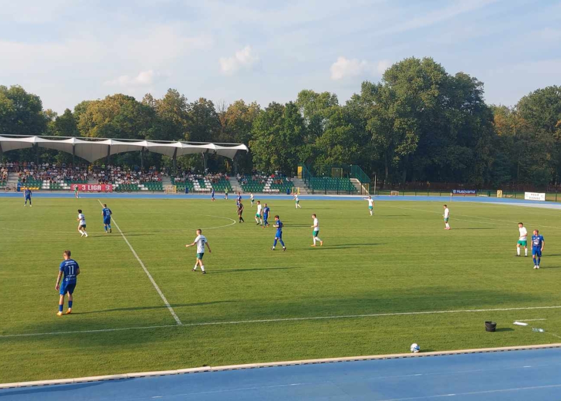 Unia lepsza od Warty w 3-ligowych derbach województwa. Lechia i GKS wciąż z kompletem punktów