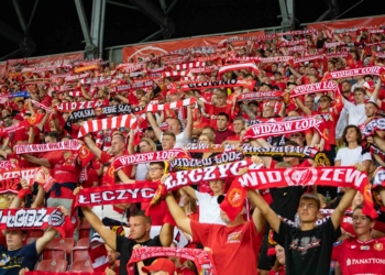 Doping kibiców w meczu Widzew Łódź - Śląsk Wrocław