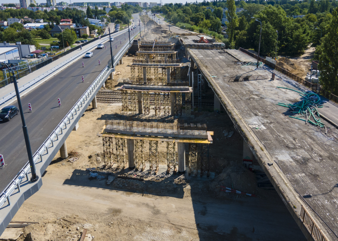 Modernizacja wiaduktów na Przybyszewskiego. Rozpoczął się demontaż południowej estakady [ZDJĘCIA]