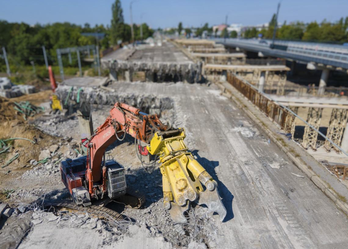 Modernizacja wiaduktów na Przybyszewskiego. Rozpoczął się demontaż południowej estakady [ZDJĘCIA]