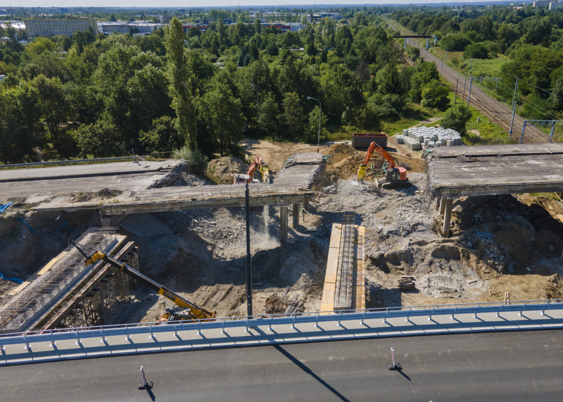 Modernizacja wiaduktów na Przybyszewskiego. Rozpoczął się demontaż południowej estakady [ZDJĘCIA]