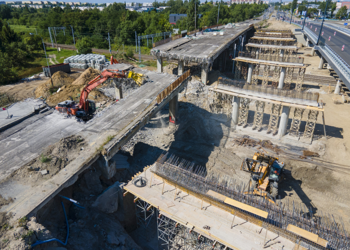 Modernizacja wiaduktów na Przybyszewskiego. Rozpoczął się demontaż południowej estakady [ZDJĘCIA]