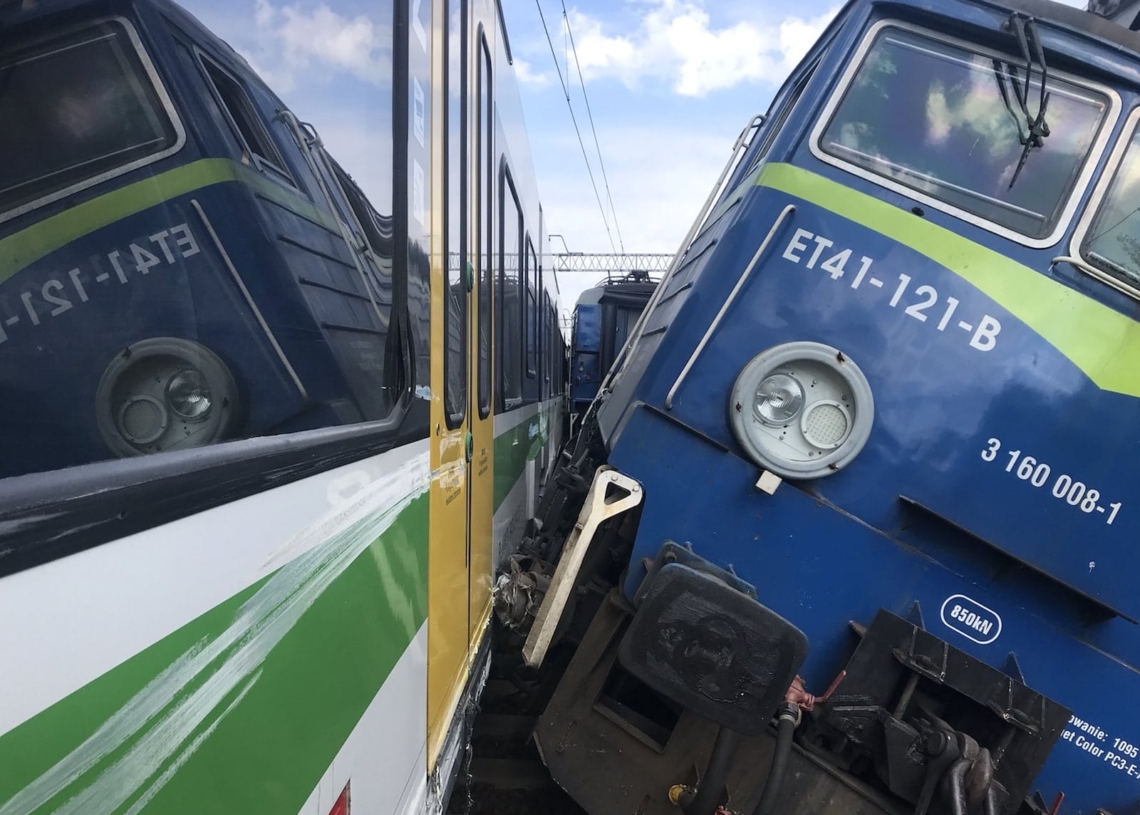 Zderzenie pociągów w Skierniewicach. Ewakuacja 32 pasażerów, utrudnienia w ruchu