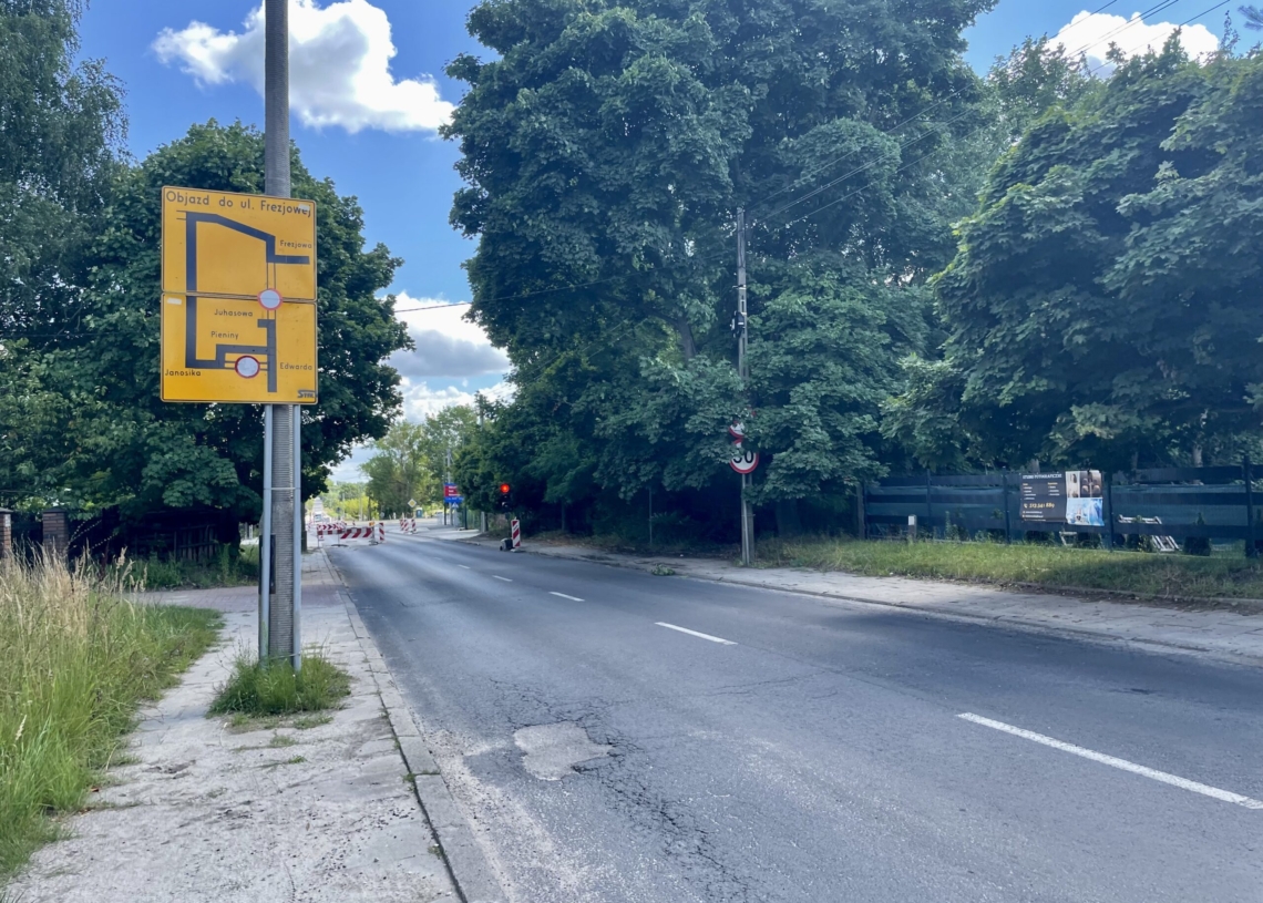 Budowa ronda u zbiegu ulic Pomorskiej, Krokusowej i Edwarda trwa już 7 miesięcy [ZDJĘCIA + WIDEO]