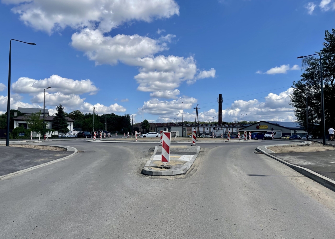 Budowa ronda u zbiegu ulic Pomorskiej, Krokusowej i Edwarda trwa już 7 miesięcy [ZDJĘCIA + WIDEO]