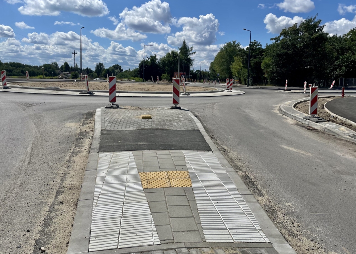 Budowa ronda u zbiegu ulic Pomorskiej, Krokusowej i Edwarda trwa już 7 miesięcy [ZDJĘCIA + WIDEO]