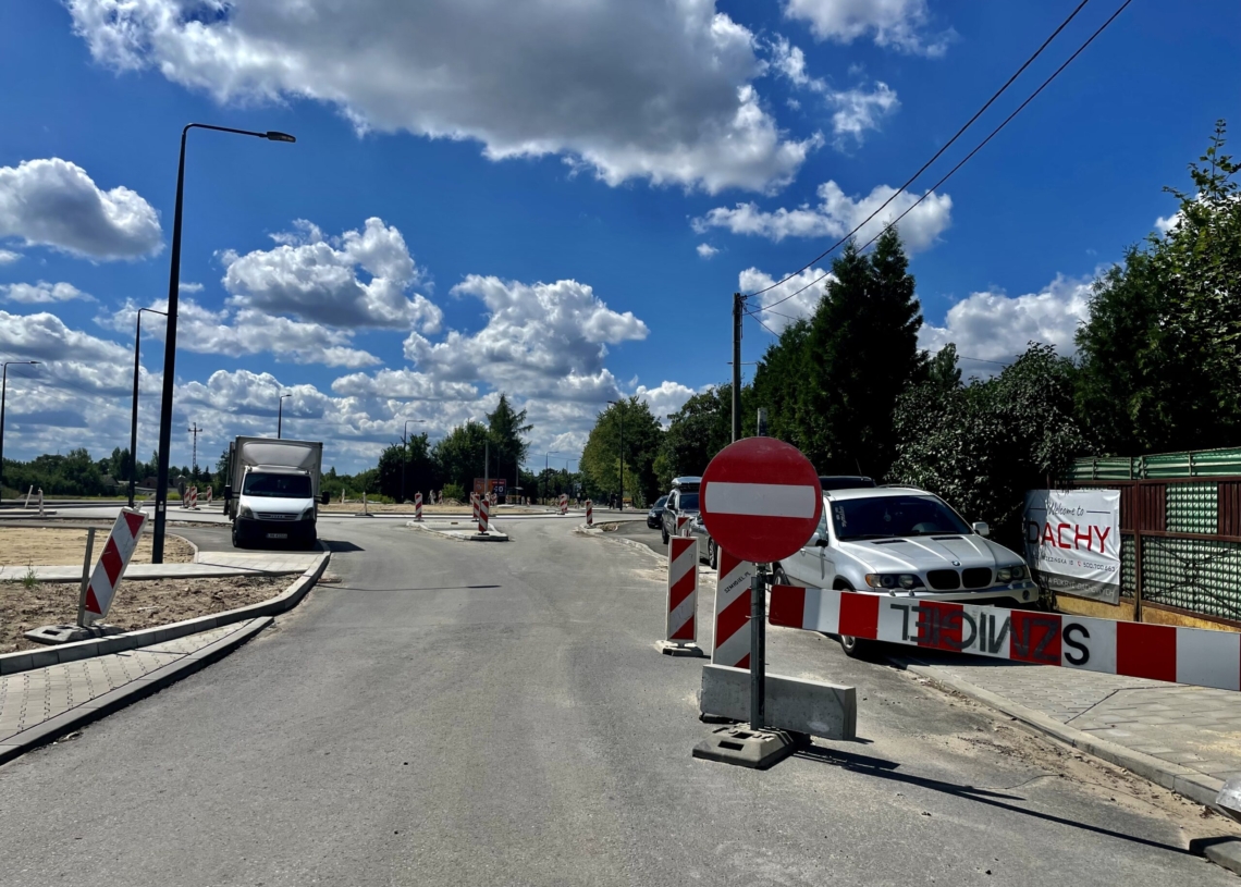 Budowa ronda u zbiegu ulic Pomorskiej, Krokusowej i Edwarda trwa już 7 miesięcy [ZDJĘCIA + WIDEO]