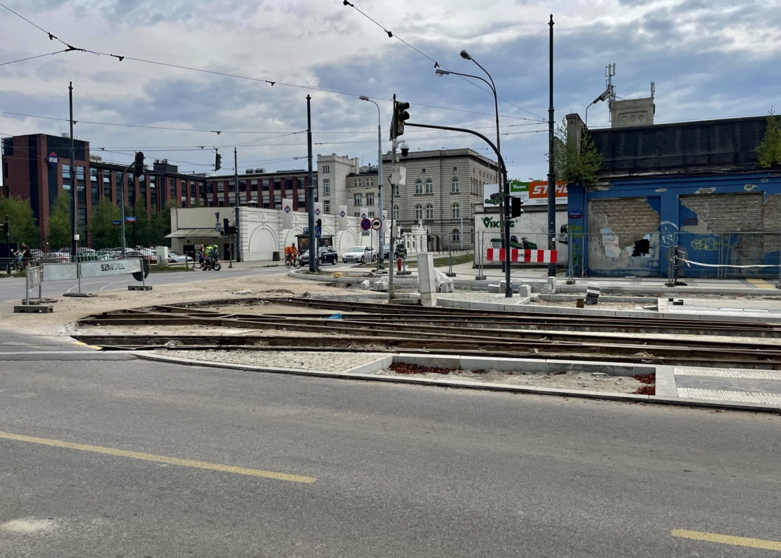 Modernizacja ulicy Północnej. Nowe torowisko jest już ułożone na niemal całej długości [ZDJĘCIA + WIDEO]