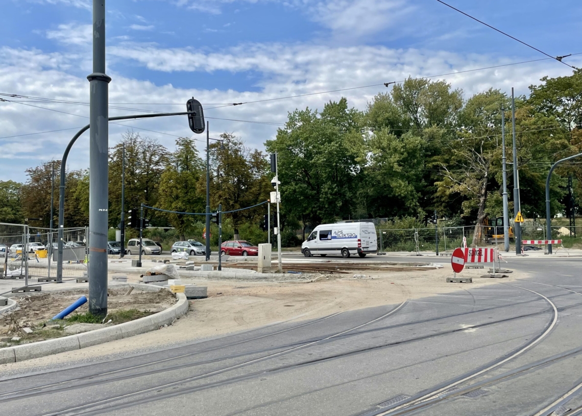 Modernizacja ulicy Północnej. Nowe torowisko jest już ułożone na niemal całej długości [ZDJĘCIA + WIDEO]