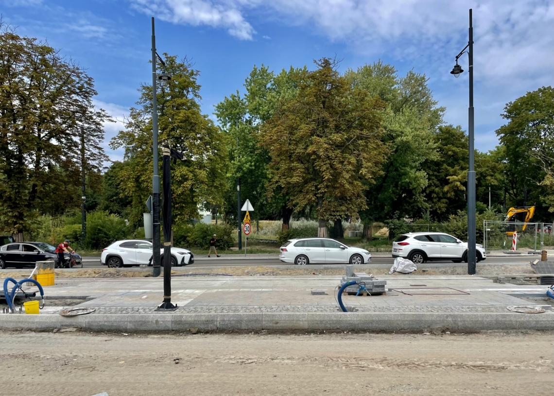 Modernizacja ulicy Północnej. Nowe torowisko jest już ułożone na niemal całej długości [ZDJĘCIA + WIDEO]