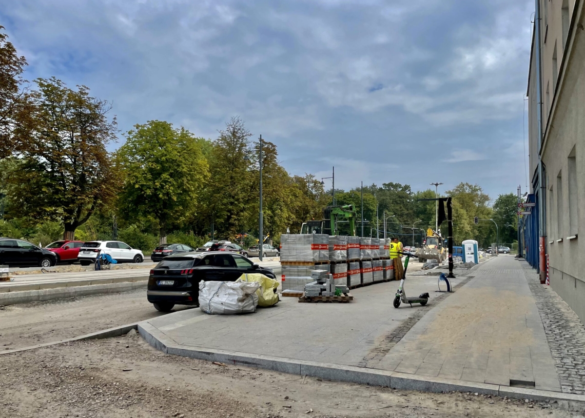 Modernizacja ulicy Północnej. Nowe torowisko jest już ułożone na niemal całej długości [ZDJĘCIA + WIDEO]