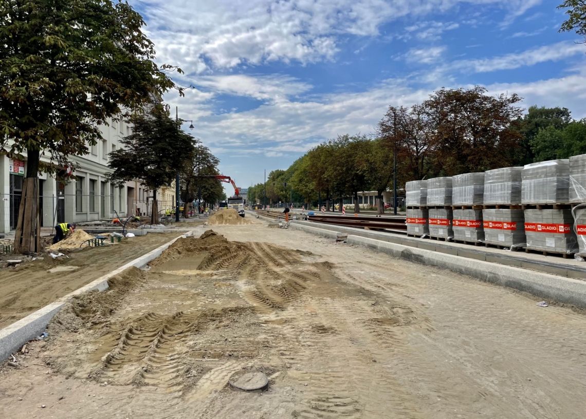 Modernizacja ulicy Północnej. Nowe torowisko jest już ułożone na niemal całej długości [ZDJĘCIA + WIDEO]