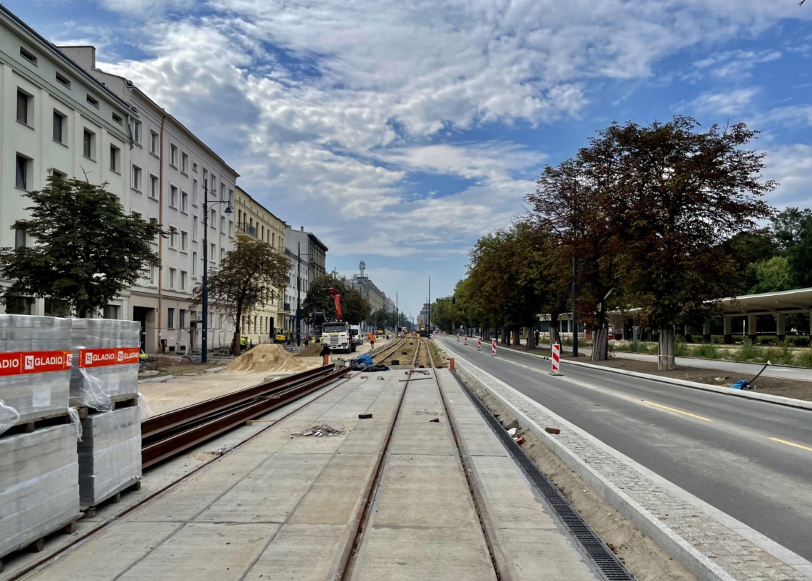 Modernizacja ulicy Północnej. Nowe torowisko jest już ułożone na niemal całej długości [ZDJĘCIA + WIDEO]