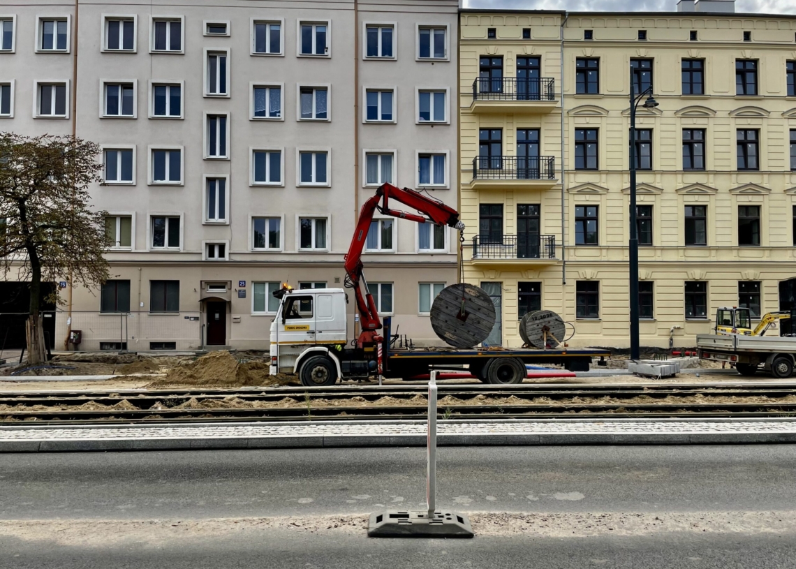 Modernizacja ulicy Północnej. Nowe torowisko jest już ułożone na niemal całej długości [ZDJĘCIA + WIDEO]