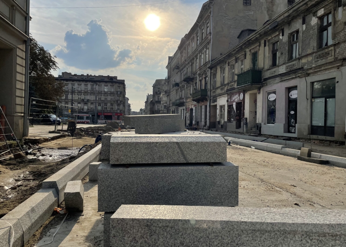 Przebudowa Placu Wolności. W końcu układane jest torowisko [ZDJĘCIA + WIDEO]