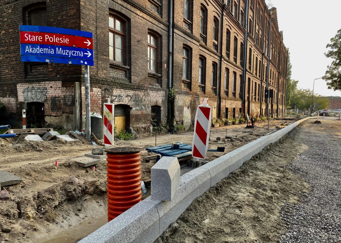 Przebudowa ulicy Ogrodowej ma się zakończyć w 4 kwartale. Jak postępują prace? [ZDJĘCIA + WIDEO]