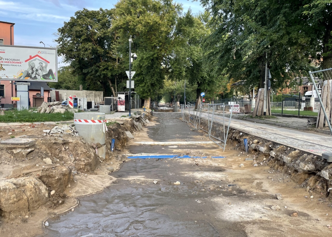 Przebudowa ulicy Cmentarnej. Rozpoczęło się wylewanie betonowej podbudowy [ZDJĘCIA +WIDEO]