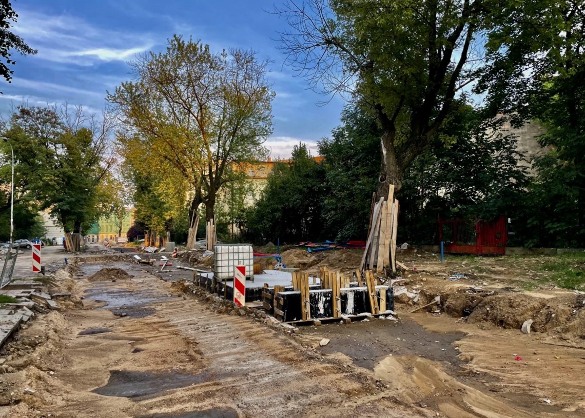 Przebudowa ulicy Cmentarnej. Rozpoczęło się wylewanie betonowej podbudowy [ZDJĘCIA +WIDEO]