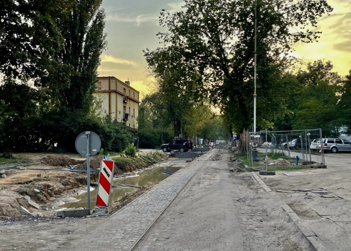 Przebudowa ulicy Cmentarnej. Rozpoczęło się wylewanie betonowej podbudowy [ZDJĘCIA +WIDEO]