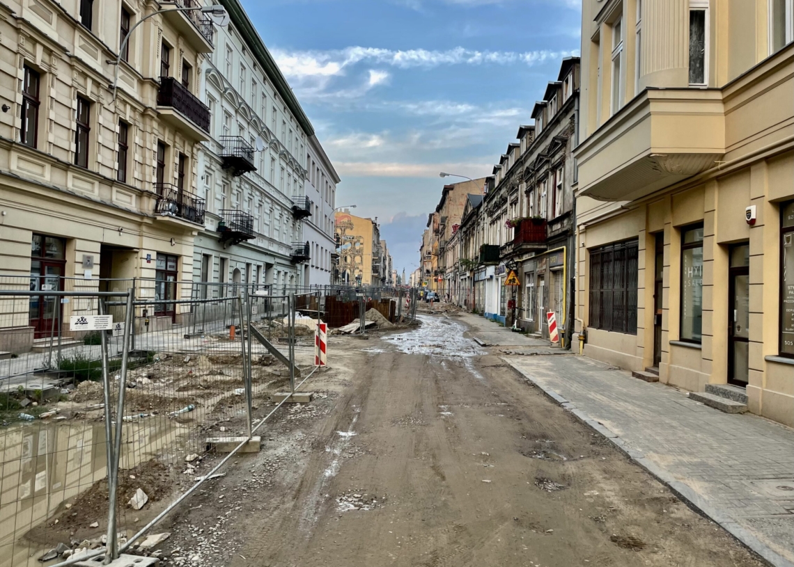 Modernizacja ulicy Legionów. Podbudowa pod torowisko wylana na 2 odcinkach [ZDJĘCIA + WIDEO]