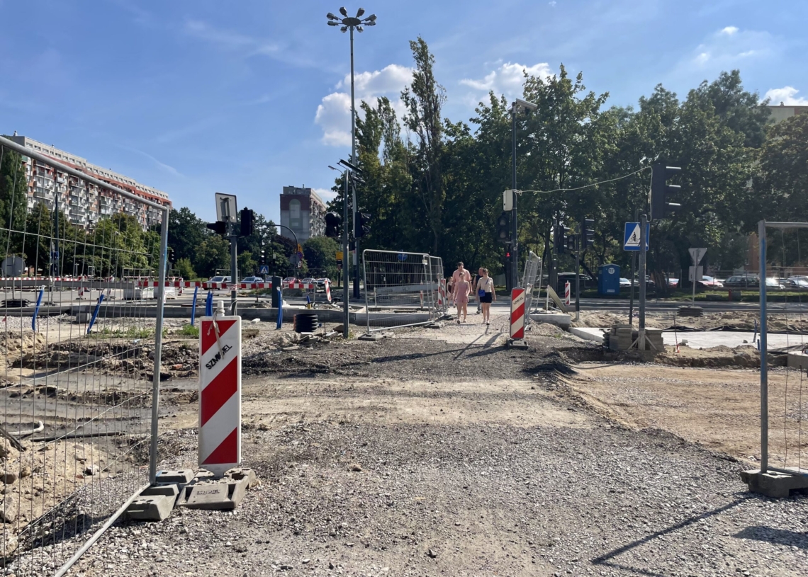 Modernizacja alei Śmigłego-Rydza. Koniec prac miał nastąpić w ubiegłym miesiącu [ZDJĘCIA + WIDEO]