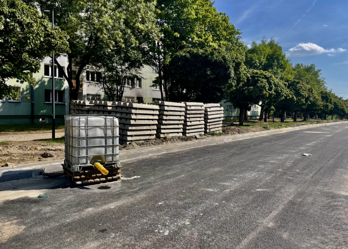 Modernizacja alei Śmigłego-Rydza. Koniec prac miał nastąpić w ubiegłym miesiącu [ZDJĘCIA + WIDEO]