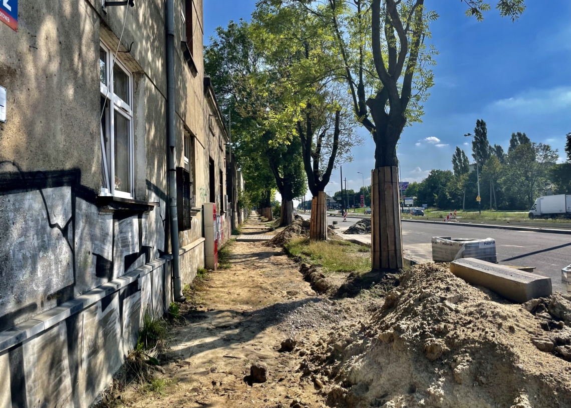 Modernizacja alei Śmigłego-Rydza. Koniec prac miał nastąpić w ubiegłym miesiącu [ZDJĘCIA + WIDEO]