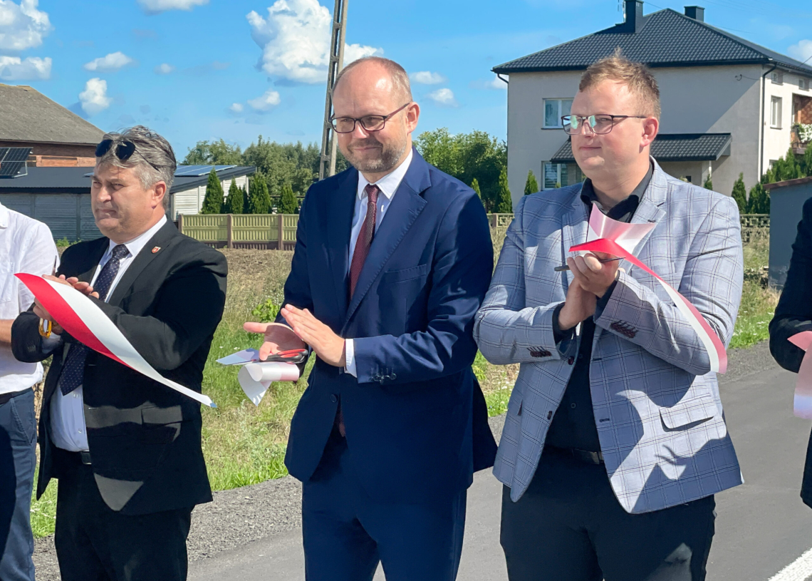 Zakończył się remont drogi w miejscowości Dryganek Mały. Oficjalnie otworzył ją minister Marcin Przydacz