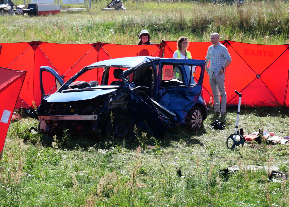 Tragiczny wypadek na DK74. 2 osoby nie żyją