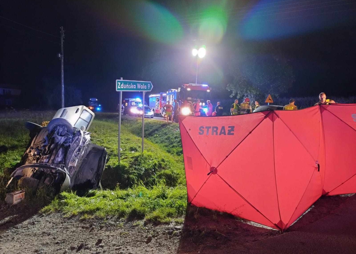 Wypadek w Pstrokoniach koło Zduńskiej Woli. 2 osoby nie żyją, 7 jest rannych