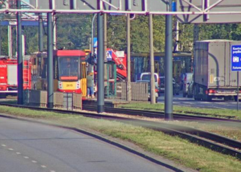 kolizja osobówki z tramwajem