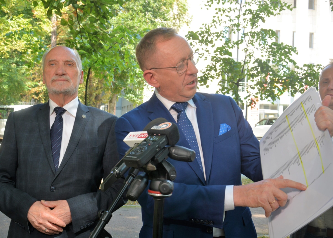 Tusk znaczy bezrobocie - konferencja prasowa w Tomaszowie Mazowieckim