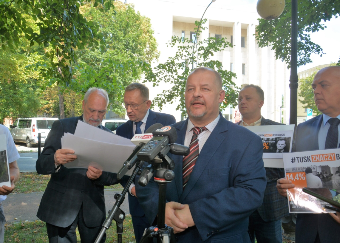 Tusk znaczy bezrobocie - konferencja prasowa w Tomaszowie Mazowieckim