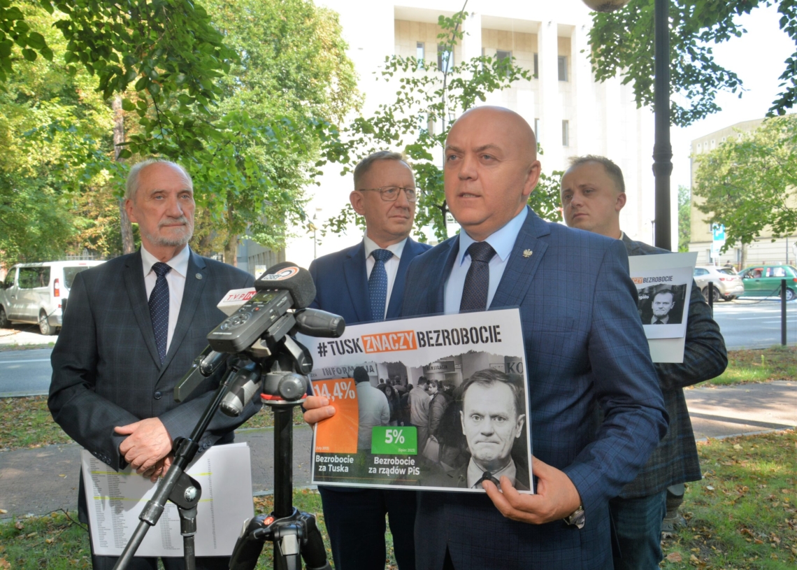Tusk znaczy bezrobocie - konferencja prasowa w Tomaszowie Mazowieckim