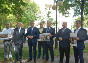 Tusk znaczy bezrobocie - konferencja prasowa w Tomaszowie Mazowieckim