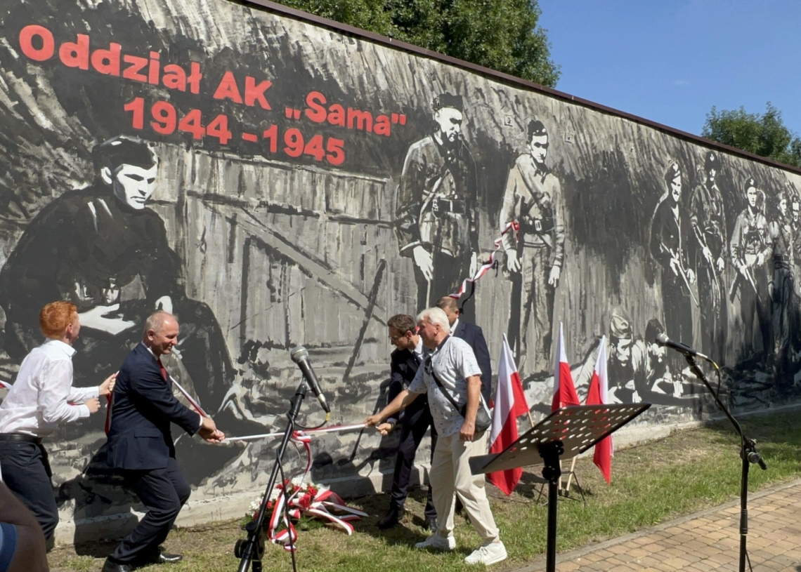 W Koluszkach odsłonięto mural poświęcony żołnierzom AK
