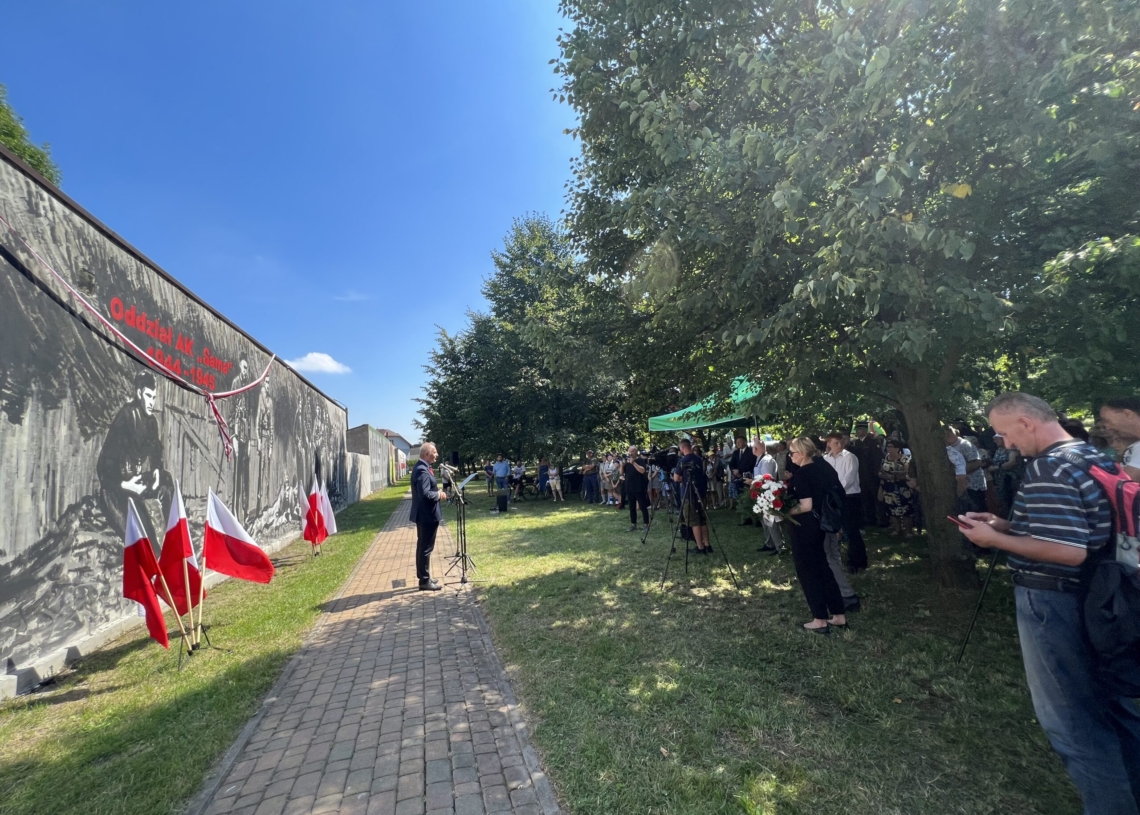 W Koluszkach odsłonięto mural poświęcony żołnierzom AK