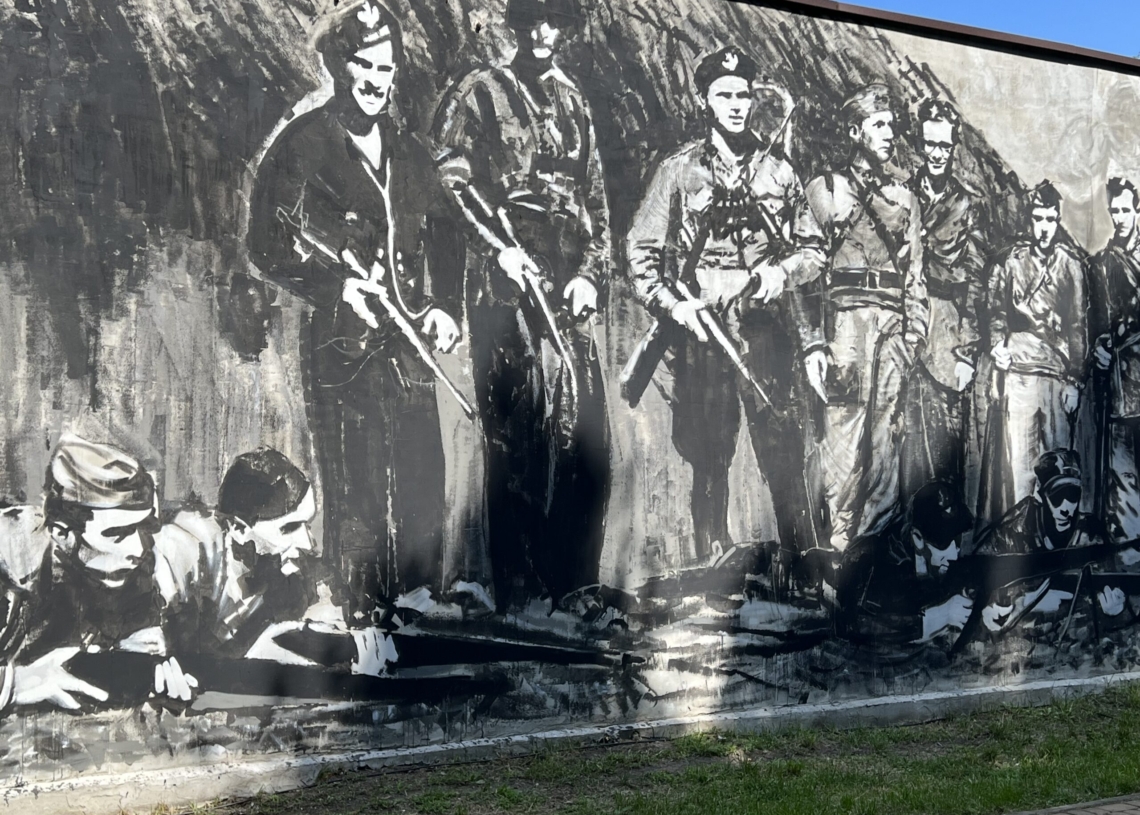 W Koluszkach odsłonięto mural poświęcony żołnierzom AK